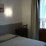 Au Tropico Hotel 2*