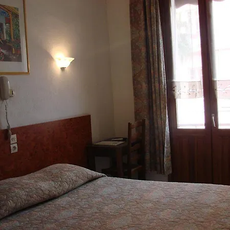 Hotell Au Tropico 2*