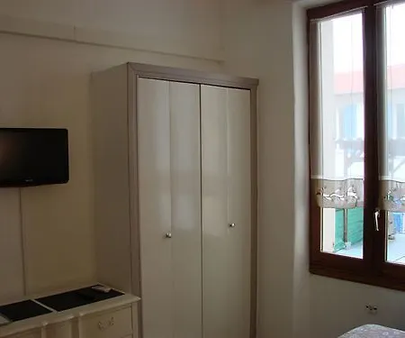 Отель Au Tropico Жуан-ле-Пен