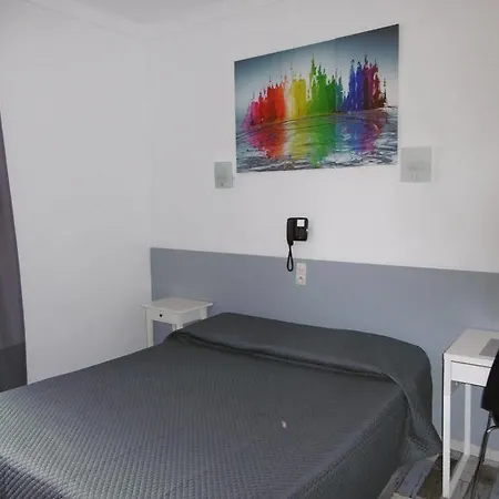 Au Tropico Отель Жуан-ле-Пен